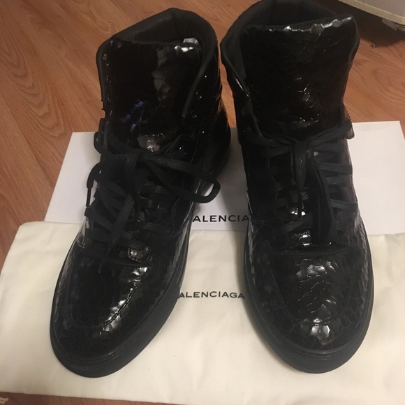 Sneakers - Picture 4 of 4